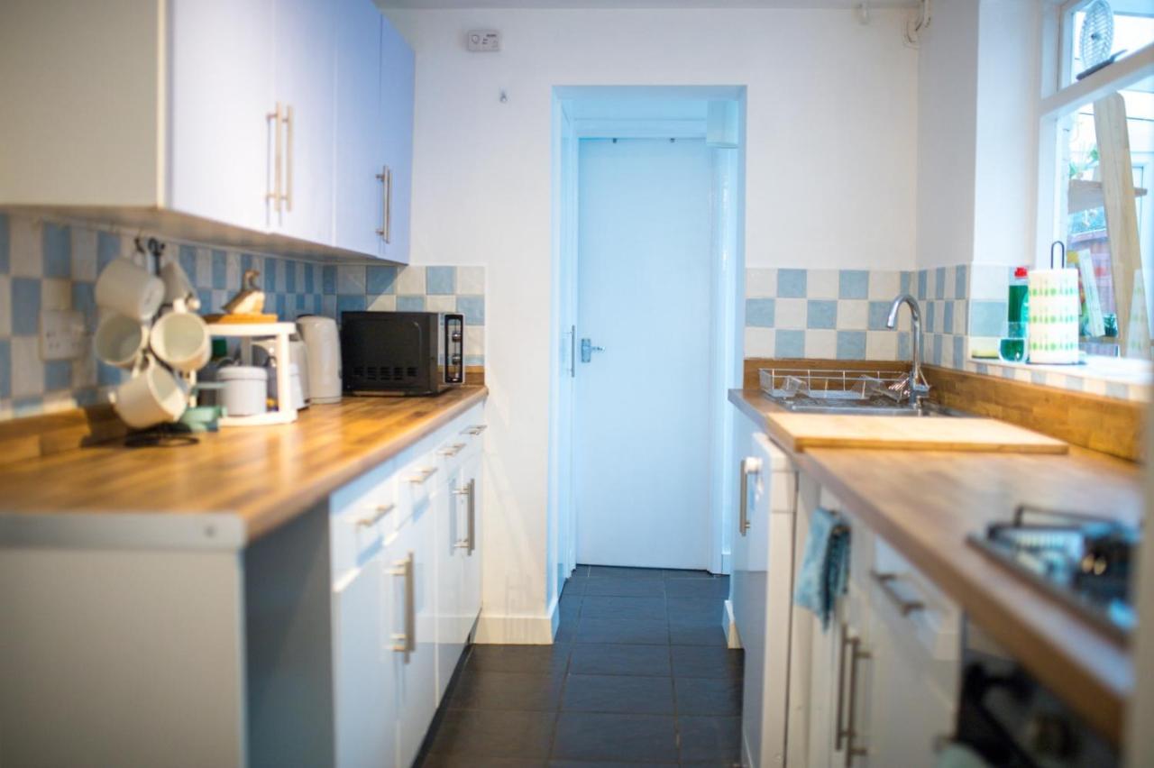 Exclusive Offers L Last-Minute Specials L Parking Free L Double Bed House L Uk L Gaming Room L Komfy 3 Bedroom Cottage With Riverview L Perfect For Short Or Long Stays Reading Dış mekan fotoğraf