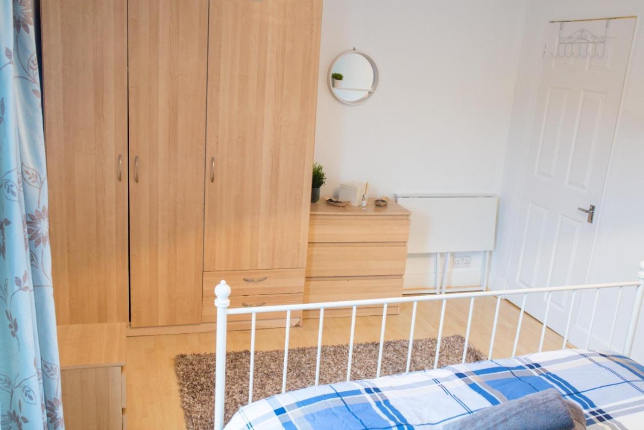 Exclusive Offers L Last-Minute Specials L Parking Free L Double Bed House L Uk L Gaming Room L Komfy 3 Bedroom Cottage With Riverview L Perfect For Short Or Long Stays Reading Dış mekan fotoğraf