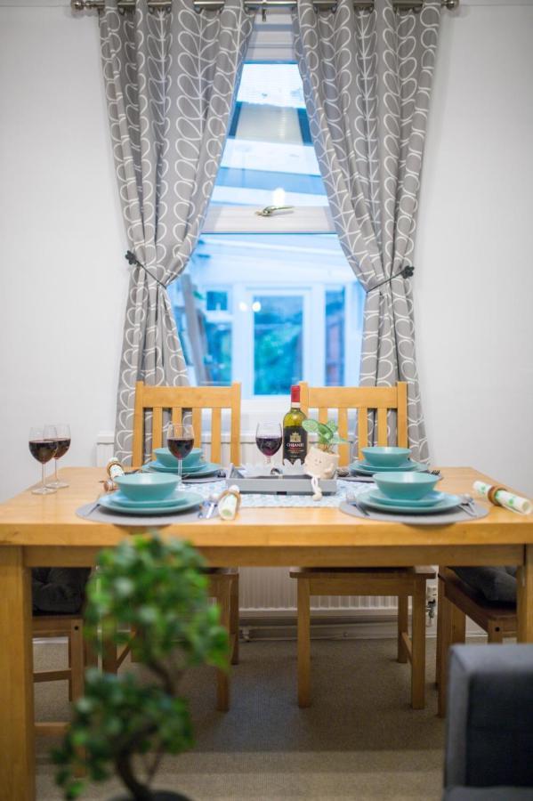 Exclusive Offers L Last-Minute Specials L Parking Free L Double Bed House L Uk L Gaming Room L Komfy 3 Bedroom Cottage With Riverview L Perfect For Short Or Long Stays Reading Dış mekan fotoğraf