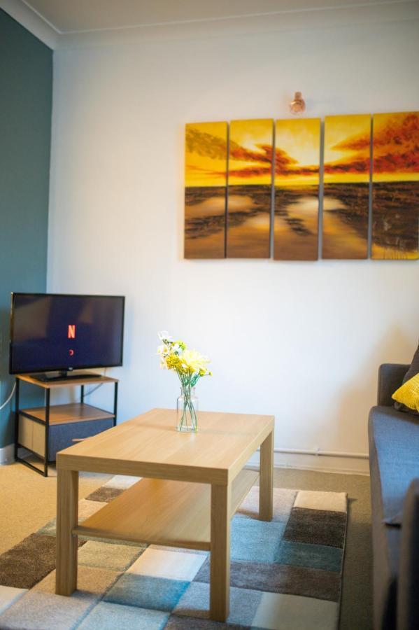 Exclusive Offers L Last-Minute Specials L Parking Free L Double Bed House L Uk L Gaming Room L Komfy 3 Bedroom Cottage With Riverview L Perfect For Short Or Long Stays Reading Dış mekan fotoğraf