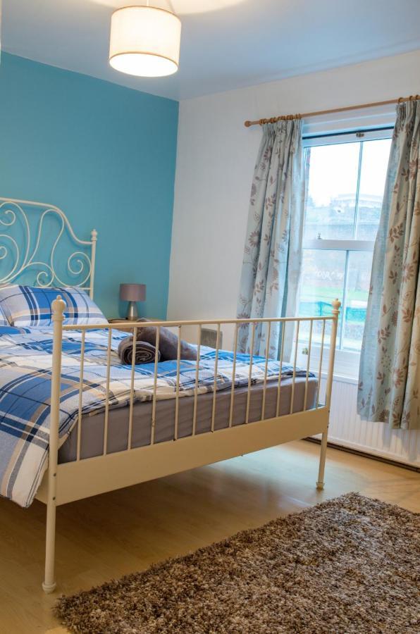 Exclusive Offers L Last-Minute Specials L Parking Free L Double Bed House L Uk L Gaming Room L Komfy 3 Bedroom Cottage With Riverview L Perfect For Short Or Long Stays Reading Dış mekan fotoğraf