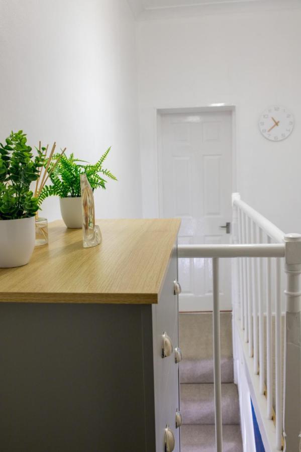 Exclusive Offers L Last-Minute Specials L Parking Free L Double Bed House L Uk L Gaming Room L Komfy 3 Bedroom Cottage With Riverview L Perfect For Short Or Long Stays Reading Dış mekan fotoğraf