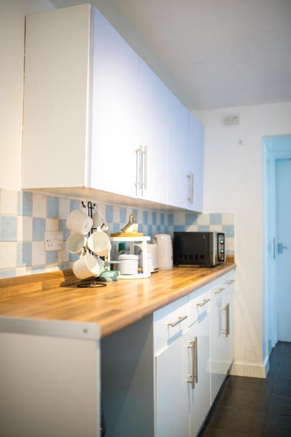 Exclusive Offers L Last-Minute Specials L Parking Free L Double Bed House L Uk L Gaming Room L Komfy 3 Bedroom Cottage With Riverview L Perfect For Short Or Long Stays Reading Dış mekan fotoğraf