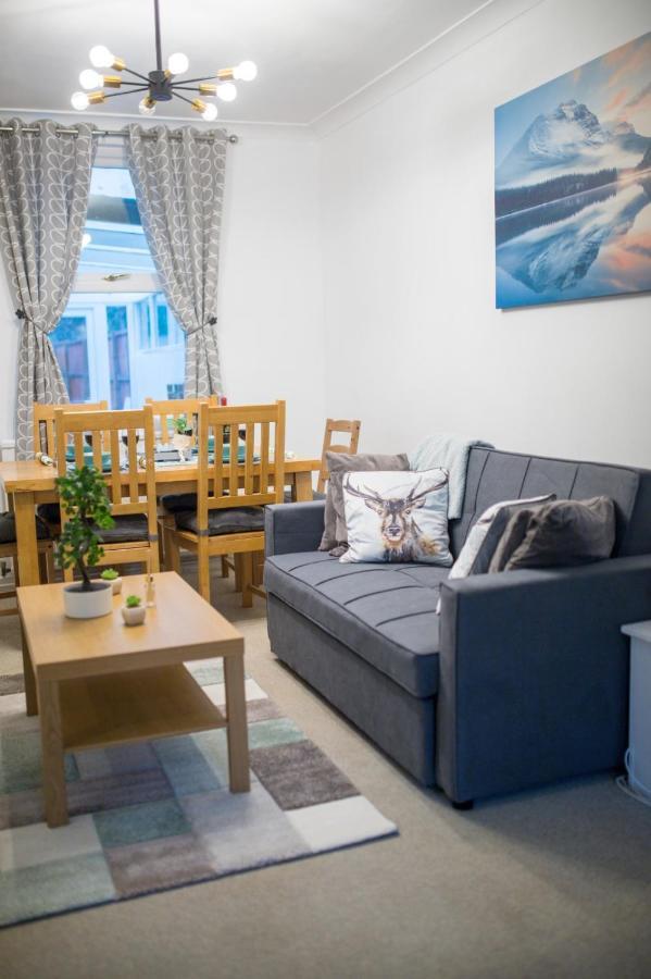 Exclusive Offers L Last-Minute Specials L Parking Free L Double Bed House L Uk L Gaming Room L Komfy 3 Bedroom Cottage With Riverview L Perfect For Short Or Long Stays Reading Dış mekan fotoğraf