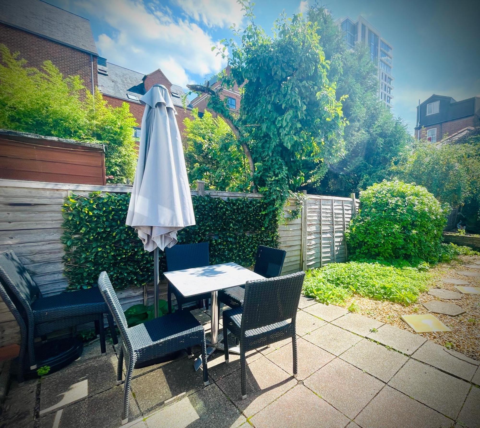 Exclusive Offers L Last-Minute Specials L Parking Free L Double Bed House L Uk L Gaming Room L Komfy 3 Bedroom Cottage With Riverview L Perfect For Short Or Long Stays Reading Dış mekan fotoğraf
